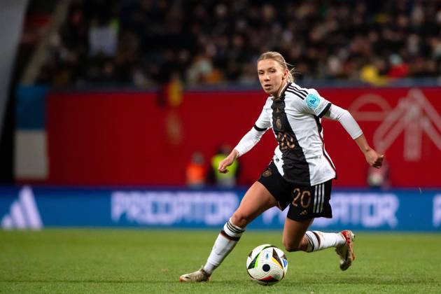 Elisa Senß Germany, 20 on the ball, GER, Germany GER vs Denmark DEN , UEFA Womens Football Nations League, Liga A, 5 Matchday, 01 12 2023 DFB DFL regulations prohibit any use of photographs as image sequences and or quasi video GER, Germany GER vs Denmark DEN , UEFA Womens Football Nations League, Liga A, 5 Matchday, 01 12 2023 Rostock Copyright: xEibner-Pressefoto Memmlerx EP_MMR
