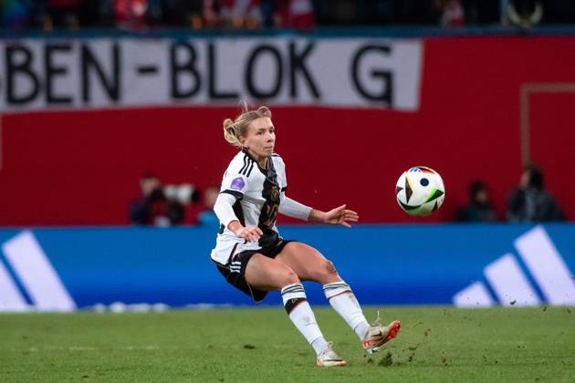 Elisa Senß Germany, 20 on the ball, GER, Germany GER vs Denmark DEN , UEFA Womens Football Nations League, Liga A, 5 Matchday, 01 12 2023 DFB DFL regulations prohibit any use of photographs as image sequences and or quasi video GER, Germany GER vs Denmark DEN , UEFA Womens Football Nations League, Liga A, 5 Matchday, 01 12 2023 Rostock Copyright: xEibner-Pressefoto Memmlerx EP_MMR