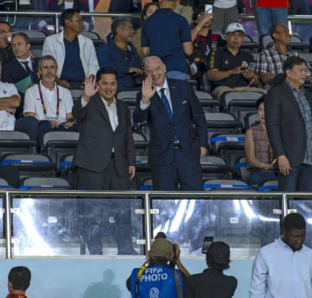 02 12 2023, Football U 17 World Cup 2023, Final Germany France, at Manahan Stadium Surakarta re FIFA President Gianni Infantino in the stands with Erick Thohir li, Indonesian Football Association President