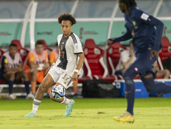 02 12 2023, Football U 17 World Cup 2023, Final Germany France, at Manahan Stadium Surakarta Eric Emanuel da Silva Moreira Germany on the ball