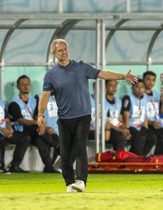 02 12 2023, Football U 17 World Cup 2023, Final Germany France, at Manahan Stadium Surakarta Coach Christian Wück Germany on the sidelines