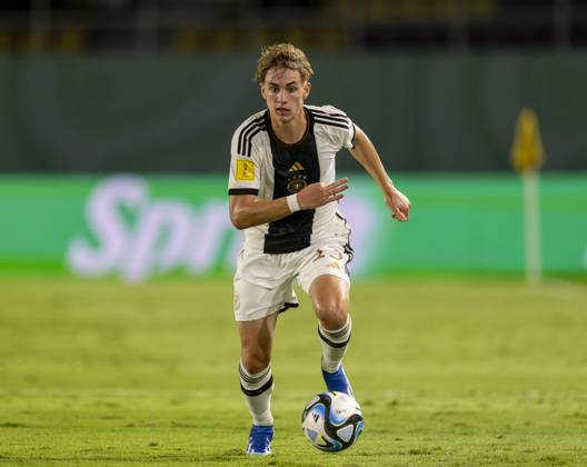 02 12 2023, Football U 17 World Cup 2023, Final Germany France, at Manahan Stadium Surakarta Maximilian Hennig Germany on the ball