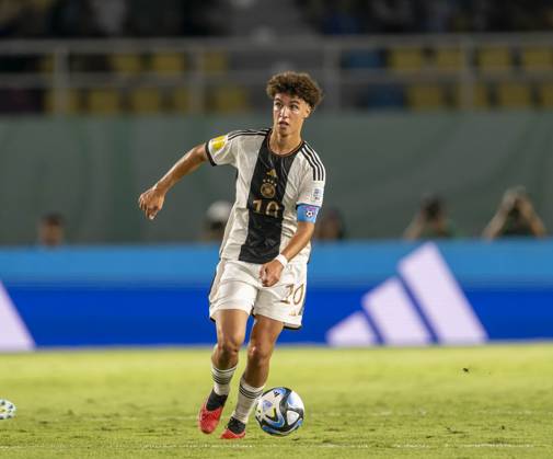 02 12 2023, Football U 17 World Cup 2023, Final Germany France, at Manahan Stadium Surakarta Noah Darvich Germany on the ball