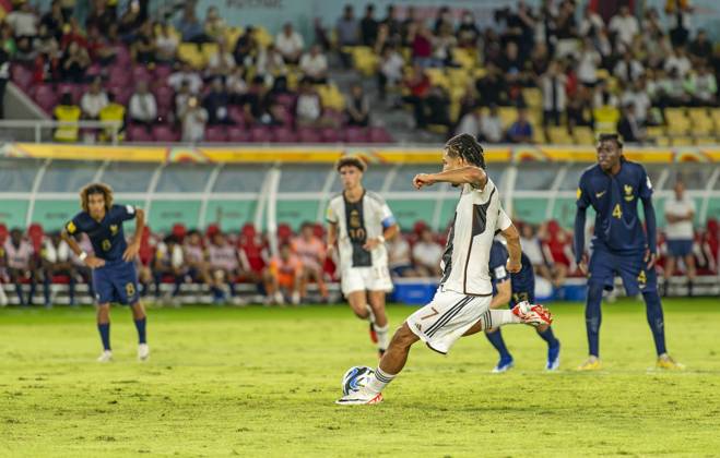 02 12 2023, Football U 17 World Cup 2023, Final Germany France, at Manahan Stadium Surakarta Goal kick via penalty kick by Paris Brunner Germany to 1 0