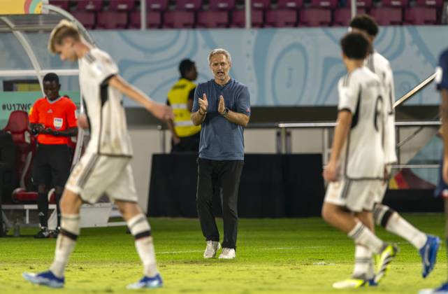 02 12 2023, Football U 17 World Cup 2023, Final Germany France, at Manahan Stadium Surakarta Coach Christian Wück Germany gives instructions on the sidelines