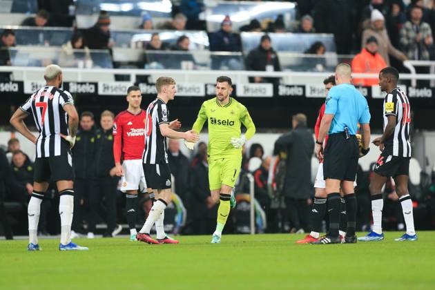 Newcastle United - Manchester United 2. Dezember 2023, Newcastle Premier League Fußball Newcastle United - Manchester United Newcastle United Torhüter Martin Dubravka wird eingewechselt Foto von Daniel Chesterton Newcastle UK Copyright: xDanielxChestertonxOffside