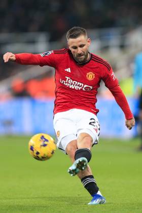 Newcastle United gegen Manchester United 2. Dezember 2023, Newcastle Premier League Fußball Newcastle United gegen Manchester United Luke Shaw von Manchester United Foto von Daniel Chesterton Newcastle UK Copyright: xDanielxChestertonxOffside
