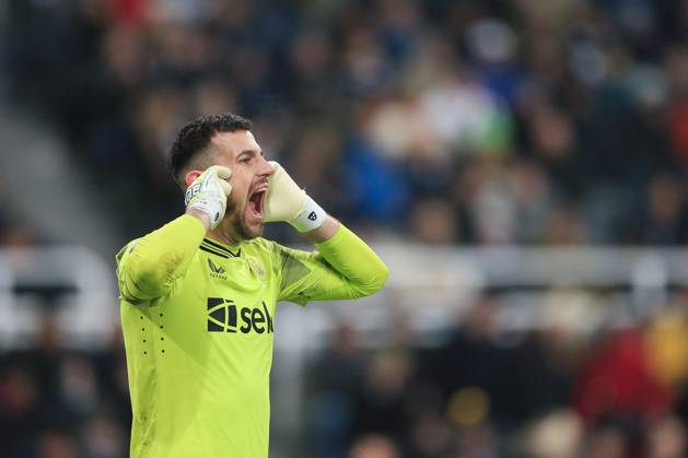 Newcastle United gegen Manchester United 2. Dezember 2023, Newcastle Premier League Fußball Newcastle United gegen Manchester United Newcastle United Torwart Martin Dubravka Foto Copyright: xDanielxChestertonxOffside