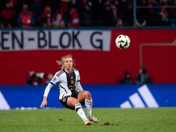 Elisa Senß Germany, 20 on the ball, GER, Germany GER vs Denmark DEN , UEFA Womens Football Nations League, Liga A, 5 Matchday, 01 12 2023 DFB DFL regulations prohibit any use of photographs as image sequences and or quasi video GER, Germany GER vs Denmark DEN , UEFA Womens Football Nations League, Liga A, 5 Matchday, 01 12 2023 Rostock Copyright: xEibner-Pressefoto Memmlerx EP_MMR