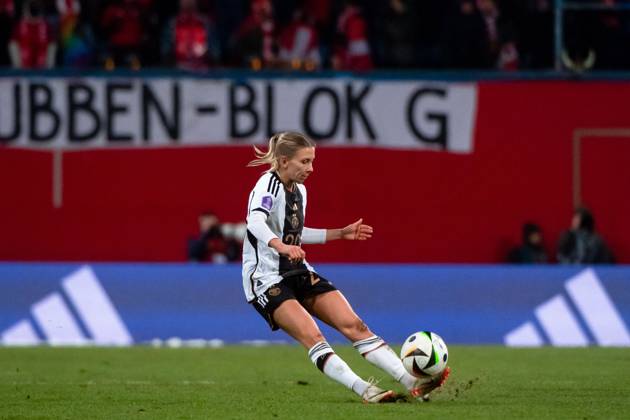 Elisa Senß Germany, 20 on the ball, GER, Germany GER vs Denmark DEN , UEFA Womens Football Nations League, Liga A, 5 Matchday, 01 12 2023 DFB DFL regulations prohibit any use of photographs as image sequences and or quasi video GER, Germany GER vs Denmark DEN , UEFA Womens Football Nations League, Liga A, 5 Matchday, 01 12 2023 Rostock Copyright: xEibner-Pressefoto Memmlerx EP_MMR