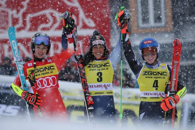 Bilder des Jahres 2023, Sport 12 Dezember Sport Themen der Woche KW48 Sport Bilder des Tages ALPINE SKIING - FIS WC Mont-Tremblant MONT-TREMBLANT,CANADA,03.DEC.23 - ALPINE SKIING - FIS World Cup, giant slalom, ladies. Image shows the rejoicing of Lara Gut-Behrami (SUI), Federica Brignone (ITA) and Mikaela Shiffrin (USA). GEPAxpictures xMaticxKlansek