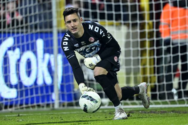 KV Kortrijk v RWDM - Belgian Croky Cup KORTRIJK, BELGIUM - DECEMBER 05 : Vandenberghe Tom goalkeeper of KV Kortrijk during the Belgian Croky Cup round of sixteen match between KV Kortrijk and RWDM in the Guldensporen stadium on December 5, 2023 in Kortrijk, Belgium, 05 12 2023 Kortrijk Belgium Copyright: xNicoxVereeckenx