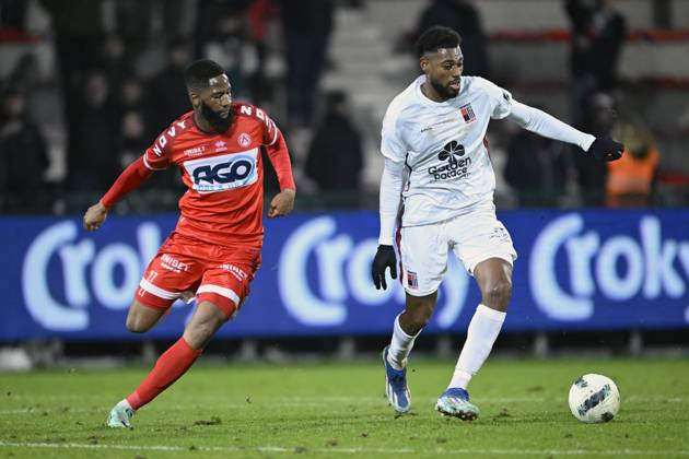 KV Kortrijk v RWDM - Belgian Croky Cup KORTRIJK, BELGIUM - DECEMBER 05 : Reine-Adelaide Jeff midfielder of RWDM and Sissako Abdoulaye midfielder of KV Kortrijk during the Belgian Croky Cup round of sixteen match between KV Kortrijk and RWDM in the Guldensporen stadium on December 5, 2023 in Kortrijk, Belgium, 05 12 2023 Kortrijk Belgium Copyright: xNicoxVereeckenx