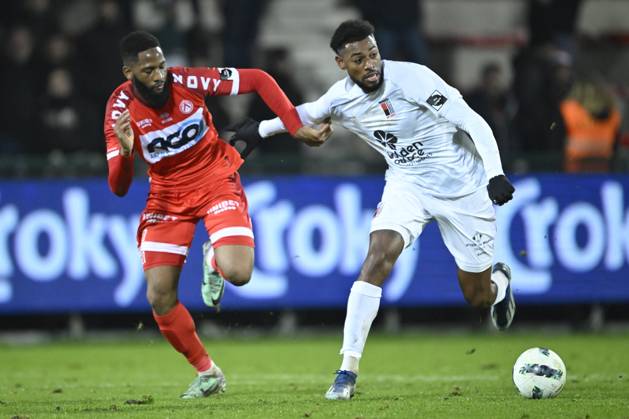 KV Kortrijk v RWDM - Belgian Croky Cup KORTRIJK, BELGIUM - DECEMBER 05 : Reine-Adelaide Jeff midfielder of RWDM and Sissako Abdoulaye midfielder of KV Kortrijk during the Belgian Croky Cup round of sixteen match between KV Kortrijk and RWDM in the Guldensporen stadium on December 5, 2023 in Kortrijk, Belgium, 05 12 2023 Kortrijk Belgium Copyright: xNicoxVereeckenx
