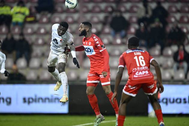 KV Kortrijk v RWDM - Belgian Croky Cup KORTRIJK, BELGIUM - DECEMBER 05 : Sissako Abdoulaye midfielder of KV Kortrijk and Mboup Pathe forward of RWDM during the Belgian Croky Cup round of sixteen match between KV Kortrijk and RWDM in the Guldensporen stadium on December 5, 2023 in Kortrijk, Belgium, 05 12 2023 Kortrijk Belgium Copyright: xNicoxVereeckenx