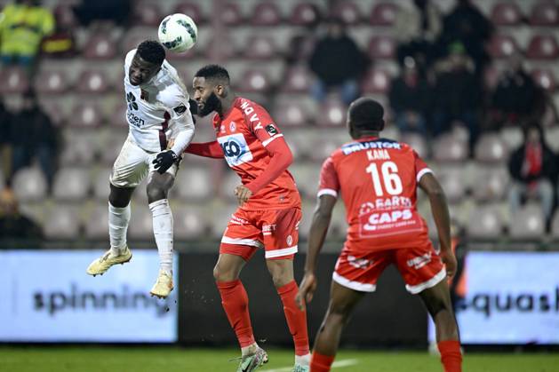 KV Kortrijk v RWDM - Belgian Croky Cup KORTRIJK, BELGIUM - DECEMBER 05 : Sissako Abdoulaye midfielder of KV Kortrijk and Mboup Pathe forward of RWDM during the Belgian Croky Cup round of sixteen match between KV Kortrijk and RWDM in the Guldensporen stadium on December 5, 2023 in Kortrijk, Belgium, 05 12 2023 Kortrijk Belgium Copyright: xNicoxVereeckenx