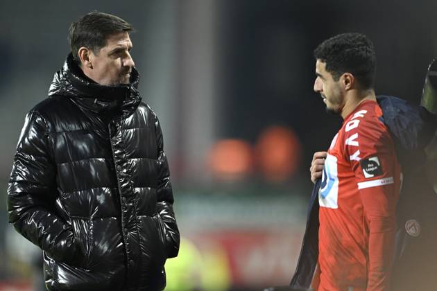 KV Kortrijk v RWDM - Belgian Croky Cup KORTRIJK, BELGIUM - DECEMBER 05 : De Boeck Glen head coach of KV Kortrijk and El Idrissy Mounaim forward of KV Kortrijk during the Belgian Croky Cup round of sixteen match between KV Kortrijk and RWDM in the Guldensporen stadium on December 5, 2023 in Kortrijk, Belgium, 05 12 2023 Kortrijk Belgium Copyright: xNicoxVereeckenx