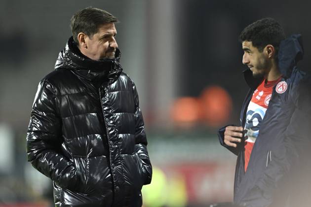 KV Kortrijk v RWDM - Belgian Croky Cup KORTRIJK, BELGIUM - DECEMBER 05 : De Boeck Glen head coach of KV Kortrijk and El Idrissy Mounaim forward of KV Kortrijk during the Belgian Croky Cup round of sixteen match between KV Kortrijk and RWDM in the Guldensporen stadium on December 5, 2023 in Kortrijk, Belgium, 05 12 2023 Kortrijk Belgium Copyright: xNicoxVereeckenx
