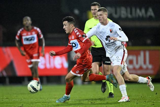 KV Kortrijk v RWDM - Belgian Croky Cup KORTRIJK, BELGIUM - DECEMBER 05 : Kadri Abdelkahar midfielder of KV Kortrijk and Gece Theo midfielder of RWDM during the Belgian Croky Cup round of sixteen match between KV Kortrijk and RWDM in the Guldensporen stadium on December 5, 2023 in Kortrijk, Belgium, 05 12 2023 Kortrijk Belgium Copyright: xNicoxVereeckenx