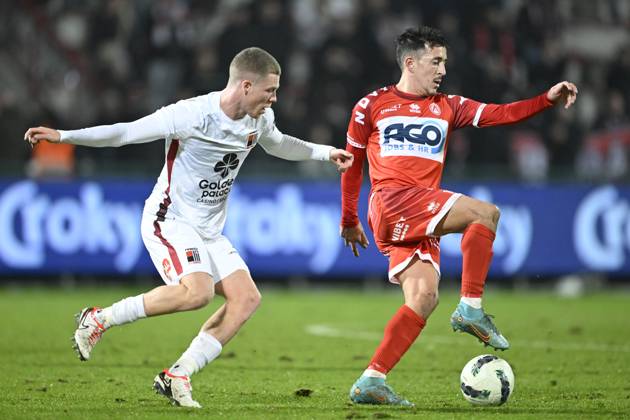 KV Kortrijk v RWDM - Belgian Croky Cup KORTRIJK, BELGIUM - DECEMBER 05 : Kadri Abdelkahar midfielder of KV Kortrijk and Gece Theo midfielder of RWDM during the Belgian Croky Cup round of sixteen match between KV Kortrijk and RWDM in the Guldensporen stadium on December 5, 2023 in Kortrijk, Belgium, 05 12 2023 Kortrijk Belgium Copyright: xNicoxVereeckenx