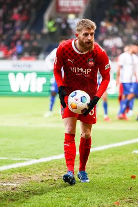 Jan Niklas Beste FC Heidenheim, 37 1 FC Heidenheim vs SV Darmstadt 98, Soccer 1 Bundesliga, Matchday 14, 09 12 2023, Season 2023 2024 DFL REGULATIONS PROHIBIT ANY USE OF PHOTOGRAPHS AS IMAGE SEQUENCES AND OR QUASI VIDEO 1 FC Heidenheim 1846 vs SV Darmstadt 98, Soccer 1 Bundesliga, 09 12 2023, Matchday 14 Heidenheim Copyright: xEibner-Pressefoto RogerxBuerkex EP_RBE