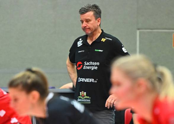 back coach Alexander Waibl Dresden , Dresdner SC vs Allianz MTV Stuttgart, Volleyball, DVV Pokal semi-final, DDV Pokal, Margon Arena Dresden Bodenbacher Straße, DSC, Season 2023 2024, 14 12 2023,