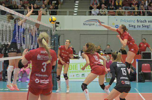 14 12 2023, Dresdens Grace Frohling smashes, Dresdner SC MTV Allianz Stuttgart, volleyball, DVV Cup, semi-final, Dresden Germany