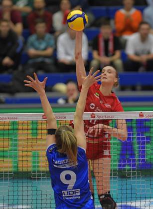 14 12 2023, Dresdens Grace Frohling against Stuttgarts Eline Timmerman, Dresdner SC MTV Allianz Stuttgart, volleyball, DVV Cup, semi-final, Dresden Germany