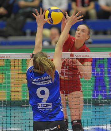14 12 2023, Dresdens Grace Frohling against Stuttgarts Eline Timmerman, Dresdner SC MTV Allianz Stuttgart, volleyball, DVV Cup, semi-final, Dresden Germany