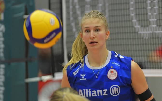14 12 2023, Stuttgarts Monique Strubbe, Dresdner SC MTV Allianz Stuttgart 1 3, Volleyball, DVV Cup, semi-final, Dresden Germany