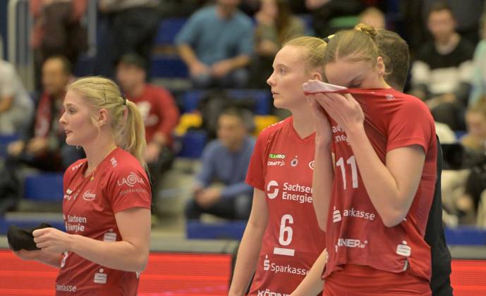14 12 2023, Disappointment for Dresdens Hester Jasper, Dresdens Jennifer Janiska and Dresdens Grace Frohling, Dresdner SC MTV Allianz Stuttgart 1 3, Volleyball, DVV Cup, semi-final, Dresden Germany
