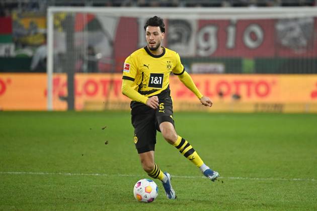 Rami BENSEBAINI Borussia Dortmund , action,single action,single image,cropped image,full body shot,whole figure Football 1 Bundesliga season 2023 2024, 15 Matchday, Matchday15 FC Augsburg Borussia Dortmund 1 1, on 16 12 2023 ,WWK Arena Augsburg