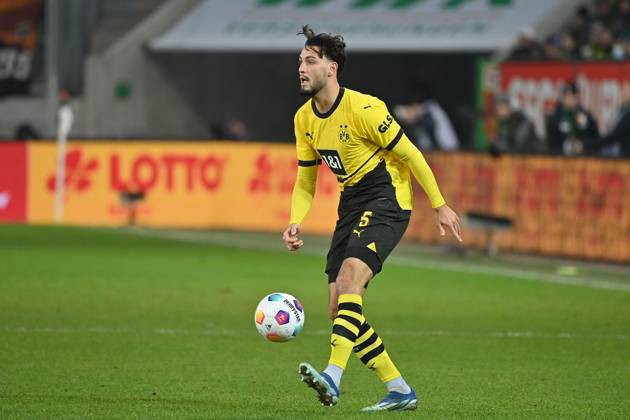 Rami BENSEBAINI Borussia Dortmund , action,single action,single image,cropped image,full body shot,whole figure Football 1 Bundesliga season 2023 2024, 15 Matchday, Matchday15 FC Augsburg Borussia Dortmund 1 1, on 16 12 2023 ,WWK Arena Augsburg
