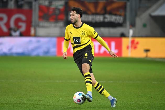 Rami BENSEBAINI Borussia Dortmund , action,single action,single image,cropped image,full body shot,whole figure Football 1 Bundesliga season 2023 2024, 15 Matchday, Matchday15 FC Augsburg Borussia Dortmund 1 1, on 16 12 2023 ,WWK Arena Augsburg