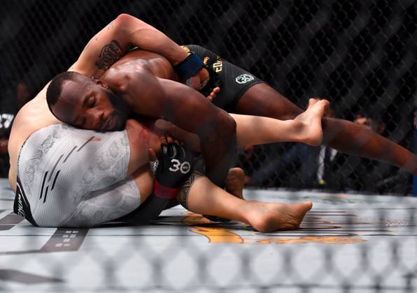 December 16, 2023, Las Vegas, Nevada, USA: LEON EDWARDS (21-3-0) of Erdington, birmingham, England defeats COLBY COVINGTON (17-3-0) of Miami, Florida USA by a unanimous decision (49-46, 49-46, 49-46) during UFC 296 at T-Mobile Arena, Las Vegas Las Vegas USA - ZUMAo117 20231216_zsp_o117_038 Copyright: xMikaelxOnax