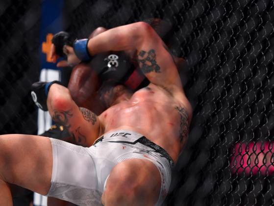 December 16, 2023, Las Vegas, Nevada, USA: LEON EDWARDS (21-3-0) of Erdington, birmingham, England defeats COLBY COVINGTON (17-3-0) of Miami, Florida USA by a unanimous decision (49-46, 49-46, 49-46) during UFC 296 at T-Mobile Arena, Las Vegas Las Vegas USA - ZUMAo117 20231216_zsp_o117_039 Copyright: xMikaelxOnax