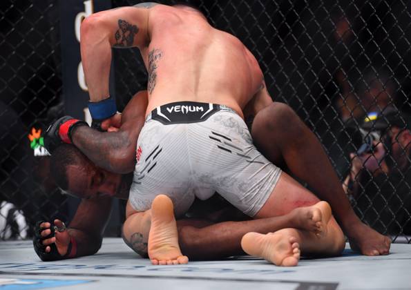 December 16, 2023, Las Vegas, Nevada, USA: LEON EDWARDS (21-3-0) of Erdington, birmingham, England defeats COLBY COVINGTON (17-3-0) of Miami, Florida USA by a unanimous decision (49-46, 49-46, 49-46) during UFC 296 at T-Mobile Arena, Las Vegas Las Vegas USA - ZUMAo117 20231216_zsp_o117_052 Copyright: xMikaelxOnax