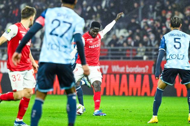 Joseph Okumu ( 2 - Reims ) during the Ligue 1 match between Reims and Havre AC at Stade Auguste Delaune on December 20, 2023 in Reims, France. ( Photo by federico pestellini panoramic ) - FOOTBALL : Reims vs Le Havre - Ligue 1 - 20 12 2023 FedericoPestellini Panoramic