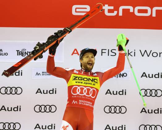 Bilder des Jahres 2023, Sport 12 Dezember Sport Themen der Woche KW51 Sport Bilder des Tages ALPINE SKIING - FIS WC Madonna di Campiglio MADONNA DI CAMPIGLIO,ITALY,22.DEC.23 - ALPINE SKIING - FIS World Cup, night slalom, men. Image shows the rejoicing of Marco Schwarz (AUT). GEPAxpictures xMathiasxMandl