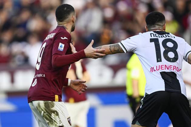Foto Fabio Ferrari LaPresse 23 Dicembre 2023 - Torino, Italia - calcio -ESCLUSIVA TORINO FC- Torino Fc vs Udinese - Campionato italiano di calcio Serie A TIM 2023 2024 - Stadio Olimpico Grande Torino.Nella foto: Antonio Sanabria (Torino FC); Nehuen Perez (Udinese Calcio); December 23, 2023 Turin, Italy - sport, calcio -EXCLUSIVE TORINO FC- Torino Fc vs Udinese - Italian Serie A Football Championship 2023 2024 -Olimpico Grande Torino Stadium.In the pic:Antonio Sanabria (Torino FC); Nehuen Perez (Udinese Calcio); Copyright: xFabioxFerrari LaPressex