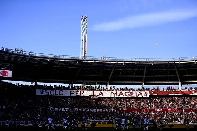 Foto Fabio Ferrari LaPresse 23 Dicembre 2023 - Torino, Italia - calcio -ESCLUSIVA TORINO FC- Torino Fc vs Udinese - Campionato italiano di calcio Serie A TIM 2023 2024 - Stadio Olimpico Grande Torino.Nella foto: tifosi.curva maratona December 23, 2023 Turin, Italy - sport, calcio -EXCLUSIVE TORINO FC- Torino Fc vs Udinese - Italian Serie A Football Championship 2023 2024 -Olimpico Grande Torino Stadium.In the pic:supporter Copyright: xFabioxFerrari LaPressex
