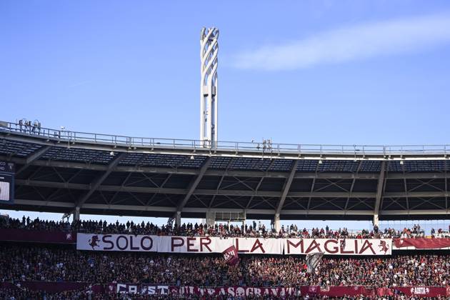 Foto Fabio Ferrari LaPresse 23 Dicembre 2023 - Torino, Italia - calcio -ESCLUSIVA TORINO FC- Torino Fc vs Udinese - Campionato italiano di calcio Serie A TIM 2023 2024 - Stadio Olimpico Grande Torino.Nella foto: tifosi.curva maratona December 23, 2023 Turin, Italy - sport, calcio -EXCLUSIVE TORINO FC- Torino Fc vs Udinese - Italian Serie A Football Championship 2023 2024 -Olimpico Grande Torino Stadium.In the pic:supporter Copyright: xFabioxFerrari LaPressex