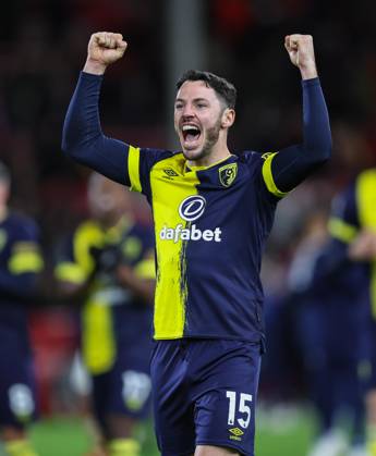 Nottingham Forest v Bournemouth Premier League Adam Smith of Bournemouth thanks the fans after the game during the Premier League match at the City Ground, Nottingham Copyright: xAndyxSumnerx FIL-19410-0103 UK Newspapers OUT