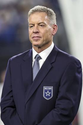 ARLINGTON, TX - DECEMBER 30: Former Dallas Cowboys player Troy Aikman attends the Ring of Honor ceremony for former head coach Jimmy Johnson at halftime of the game between the Dallas Cowboys and the Detroit Lions on December 30, 2023 at AT&T Stadium in Arlington, Texas. (Photo by Matthew Pearce Icon Sportswire) NFL, American Football Herren, USA DEC 30 Lions at Cowboys EDITORIAL USE ONLY Icon1692312302285