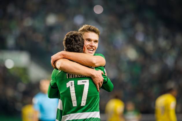 January 5, 2024, Lisbon, Portugal: Francisco Trincao of Sporting CP celebrates the goal with his team-mates during the Liga Portugal Betclic match between Sporting CP and Estoril Praia at Estadio Jose Alvalade. Lisbon Portugal - ZUMAs197 20240105_aaa_s197_243 Copyright: xHenriquexCasinhasx