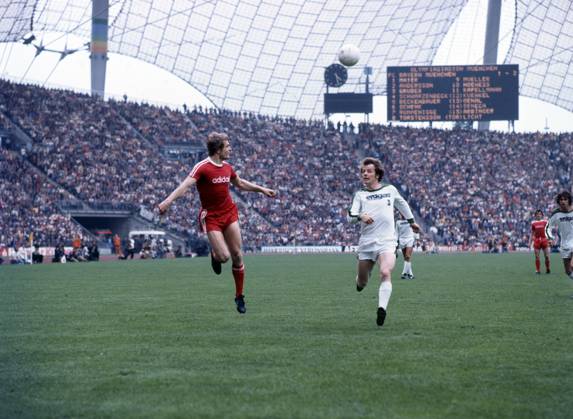 21 05 77 FC Bayern München Borussia Mönchengladbach Germany, Munich, 21 05 1977, Football, Bundesliga, FC Bayern München Borussia Mönchengladbach 2 2 v l Björn Andersson FC Bayern München , Herbert Wimmer Borussia Mönchengladbach