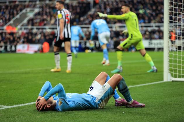 Fußball Premier League Newcastle United v Manchester City 13. Januar 2024 Premier League Newcastle United v Manchester City Phil Foden von Manchester City reagiert nach einer vergebenen Chance Foto Simon Stacpoole Abseits Newcastle upon Tyne UK  Copyright: xSimonxStacpoolexOffside