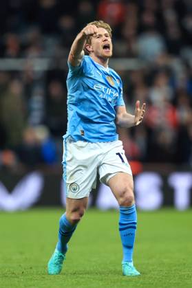 Fußball Premier League Newcastle United gegen Manchester City 13. Januar 2024 Premier League Newcastle United gegen Manchester City Kevin De Bruyne von Manchester City feiert den Sieg Foto Simon Stacpoole Abseits Newcastle upon Tyne UK  Copyright: xSimonxStacpoolexOffside