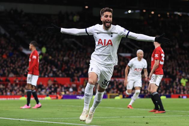 Manchester United gegen Tottenham Hotspur 14. Januar 2024 Premier League Manchester United gegen Tottenham Hotspur Rodrigo Bentancur von Tottenham Hotspur jubelt nach dem zweiten Ausgleichstreffer für sein Team 2 2 Foto Simon Stacpoole Abseits Manchester UK Copyright: xSimonxStacpoolexOffside