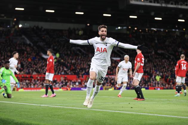 Manchester United gegen Tottenham Hotspur 14. Januar 2024 Premier League Manchester United gegen Tottenham Hotspur Rodrigo Bentancur von Tottenham Hotspur jubelt nach seinem Ausgleichstreffer zum 2 Copyright: xSimonxStacpoolexOffside